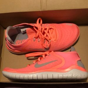 7.5 coral Nike free